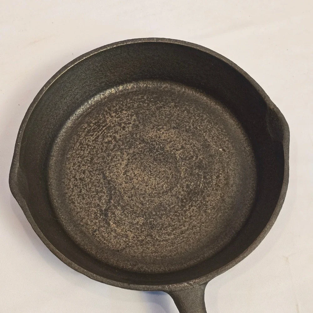 Pantry Master Vintage Cast Iron Skillet 8 Inch Frying Pan Made in Taiwan